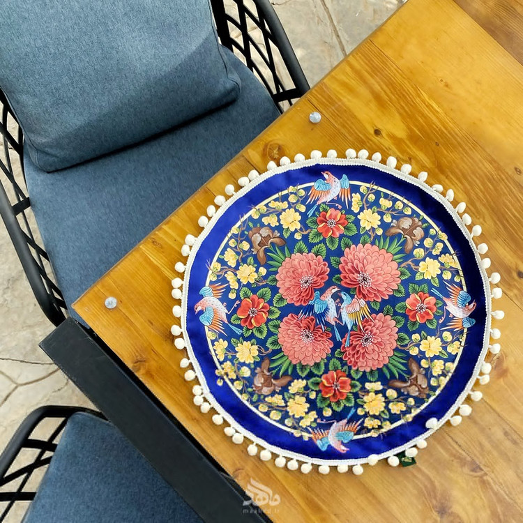 رومیزی گرد گلستان شاعران